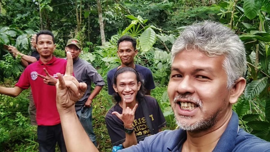 Ketika Dua Aktivis Bertemu di Makam Panglima